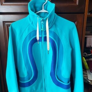 Scuba hoodie sz 8 fits like a 6. It’s a slim fit